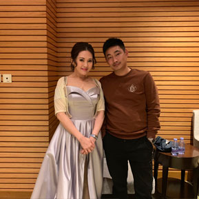 李麗珍與經(jīng)紀(jì)人李志合影 李麗珍與經(jīng)紀(jì)人李志合影